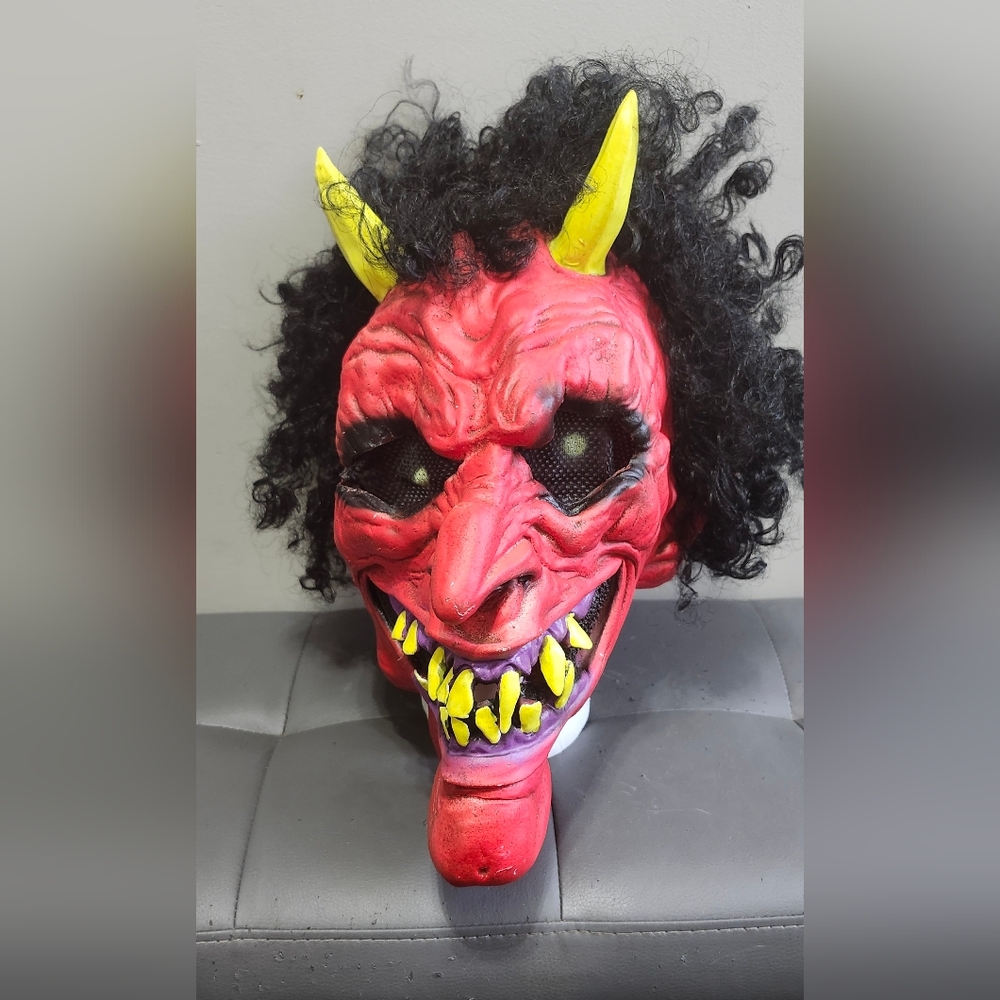 2002 Paper Magic Group‎ Halloween Red Devil Mask Curly Hair Demon Goblin Monster